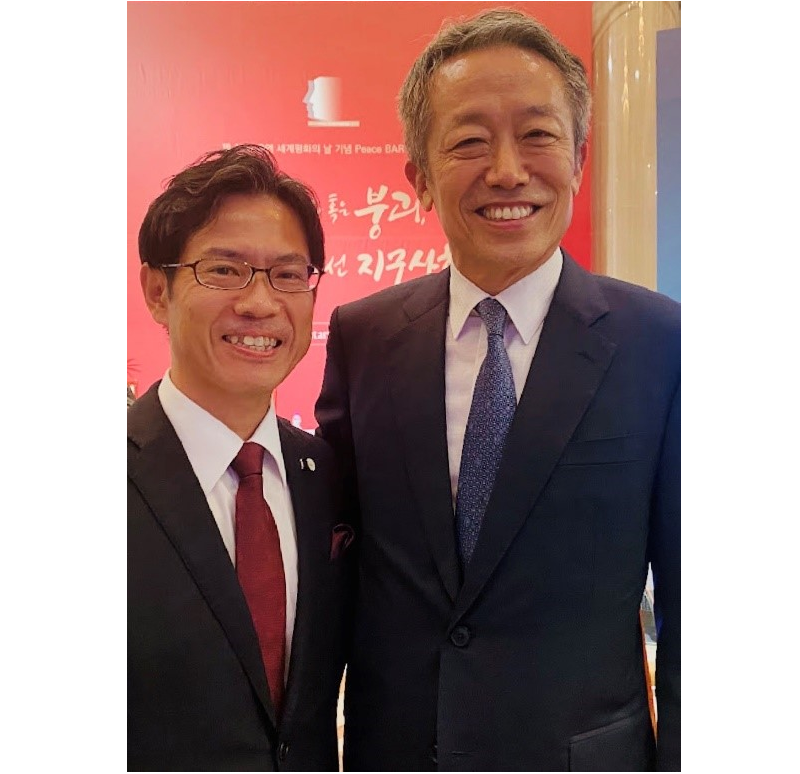 横井副学長とKim Won-Sooキョンヒ大学長（右）