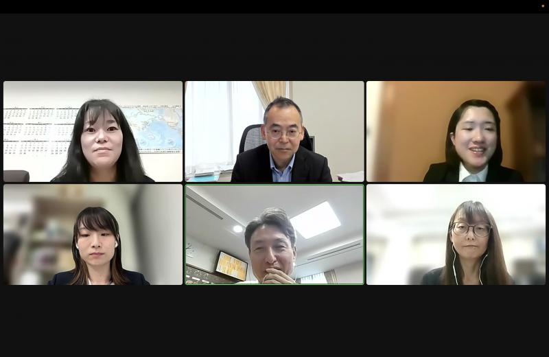 Online send-off ceremony for the UNESCO training program hosted by Mr. Watanabe (top center), the Director-General for International Affairs, MEXT