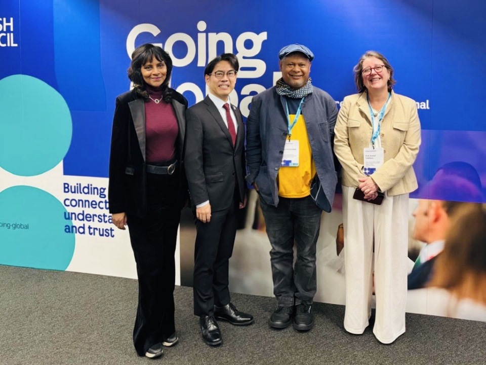 セッションの登壇者 （左からRajani Naidoo教授、横井副学長、Annick Castiaux教授、André Keet教授）