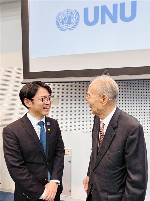 Mr. Akashi (right) with Vice President Yokoi